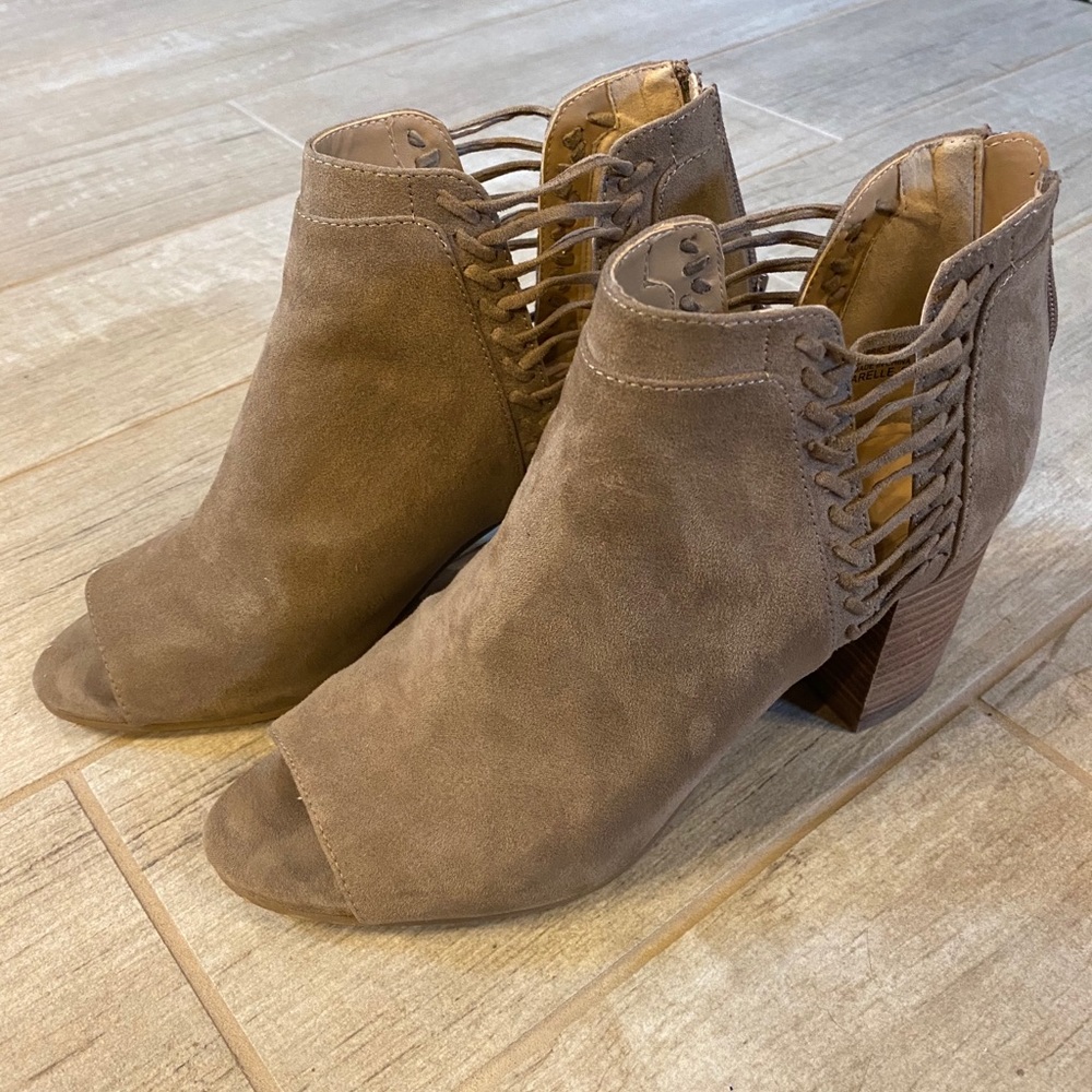 Violet & Red women’s zip up open toe heel 8M